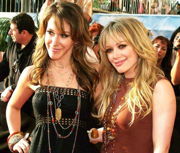 Hilary Duff, posing with her older sister Haylie Katherine Duff, at the 2005 MTV Movie Awards held at The Shrine in Los Angeles, California, on April 6, 2005