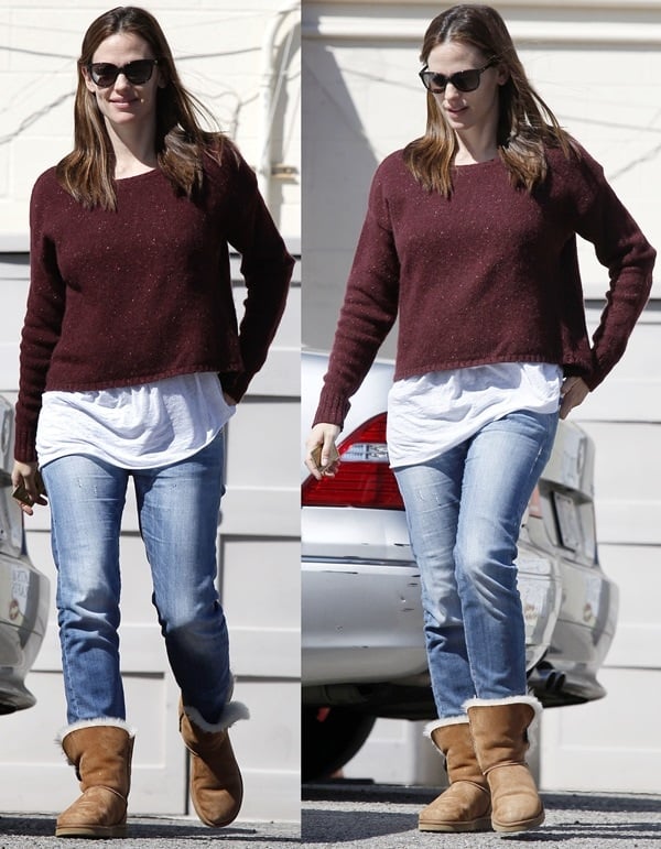 Jennifer Garner wears R13 skinny jeans with chestnut UGG Bailey Button boots in Brentwood