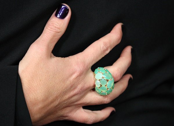 Julia Roberts showing off a Capri ring in rose gold by Pomellato