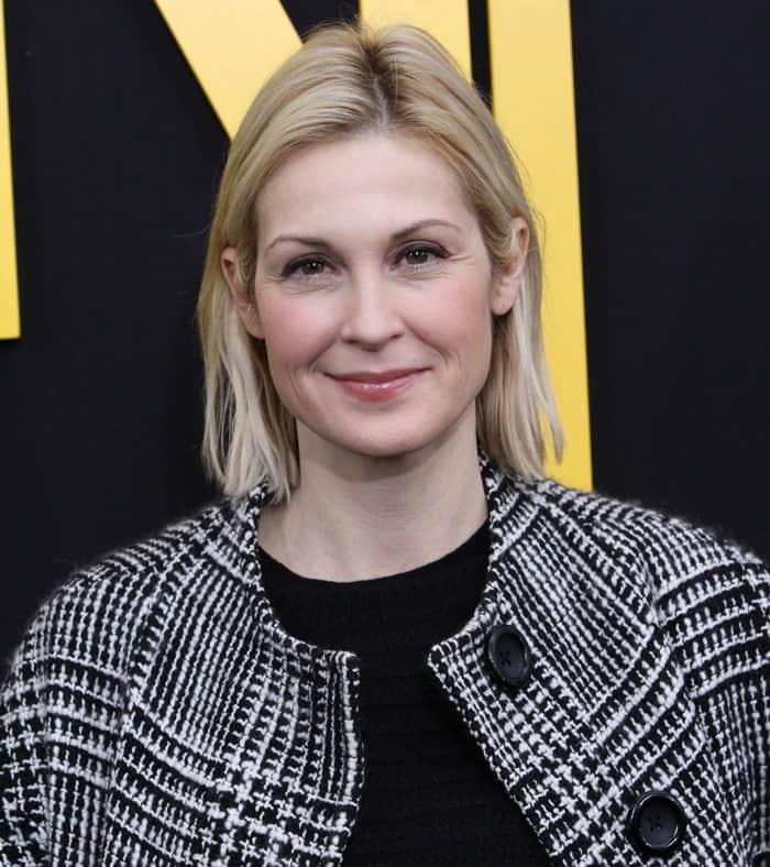 Kelly Rutherford wears her blonde hair down at the screening of "American Hustle"