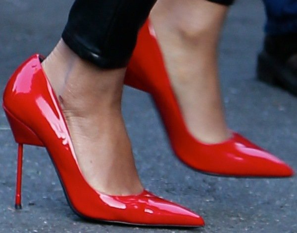 Beyonce showing off her feet in red pointy-toe pumps