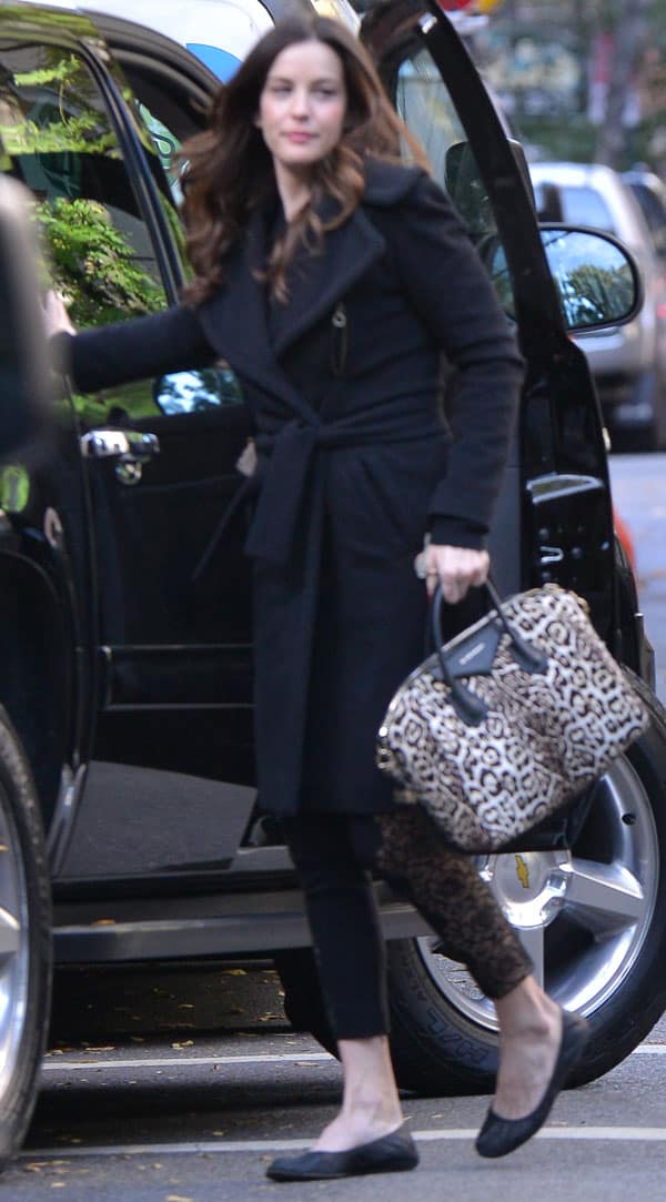 Liv Tyler completing her look with loosely curled, slightly ombréd hair