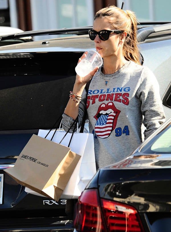 Alessandra Ambrosio was seen in Brentwood on January 25, 2014, wearing a Rolling Stones sweatshirt, paired with casual jeans and accessorized with sunglasses while carrying shopping bags