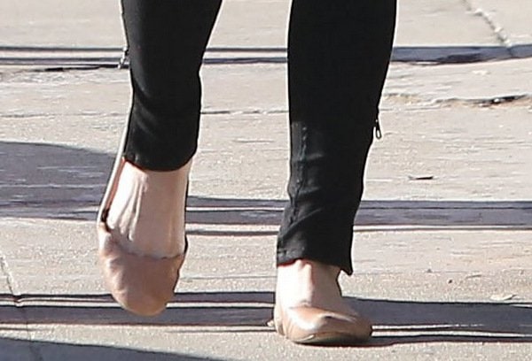 Ashlee Simpson's feet in nude Chloé ballerina flats