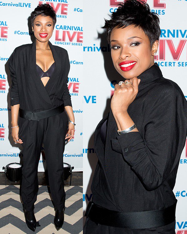 Jennifer Hudson showed off her cleavage and black satin bra