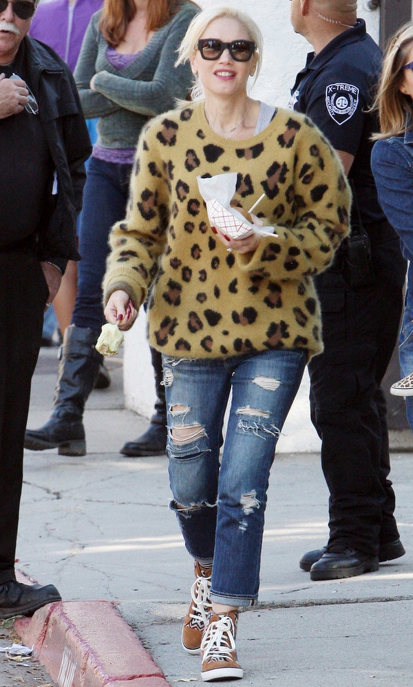 Gwen Stefani showcases casual cool in ripped jeans at Lake Arrowhead fair, Los Angeles, October 12, 2013