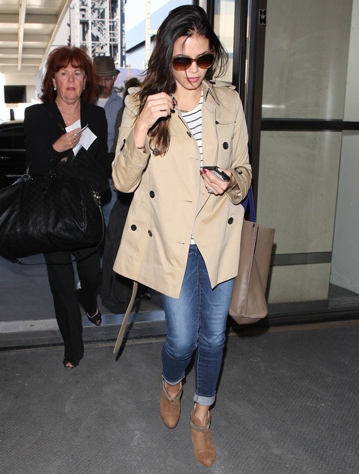 Jenna Dewan wearing a nautical striped tee worn over skinny jeans that were folded up at the ankles