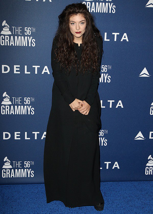 Lorde wears her natural curls down at the Delta Airlines Pre-Grammy Party