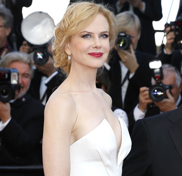 Nicole Kidman revealed side boob in Cannes
