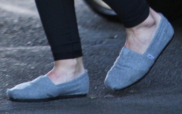 hilary duff leaving salon shoe closeup