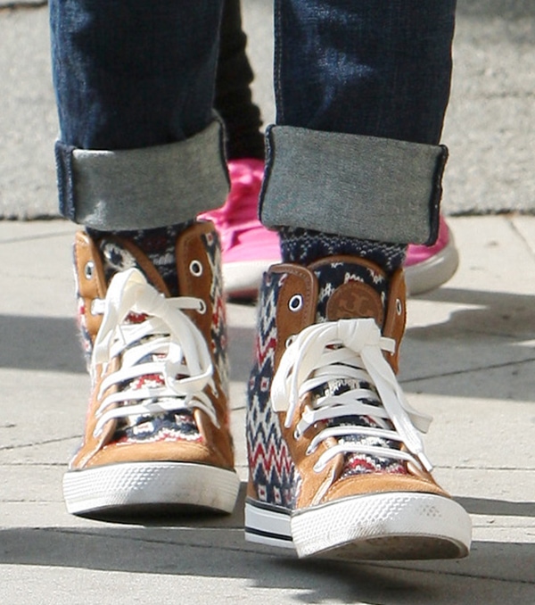 Jessica Alba's feet in hi-top Tory Burch high top sneakers