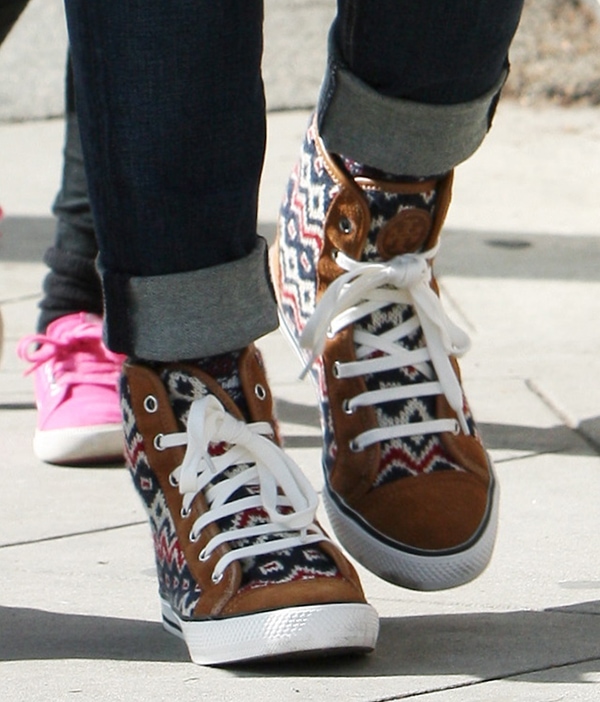 Jessica Alba wears Fair Isle-print "Noah" sneakers