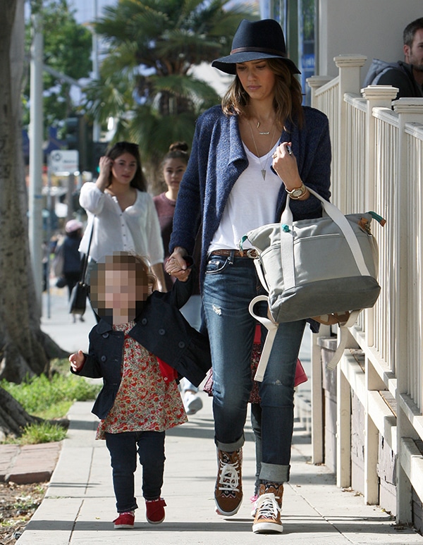 Jessica Alba brings her daughters Honor and Haven to lunch at Le Pain Quotidien