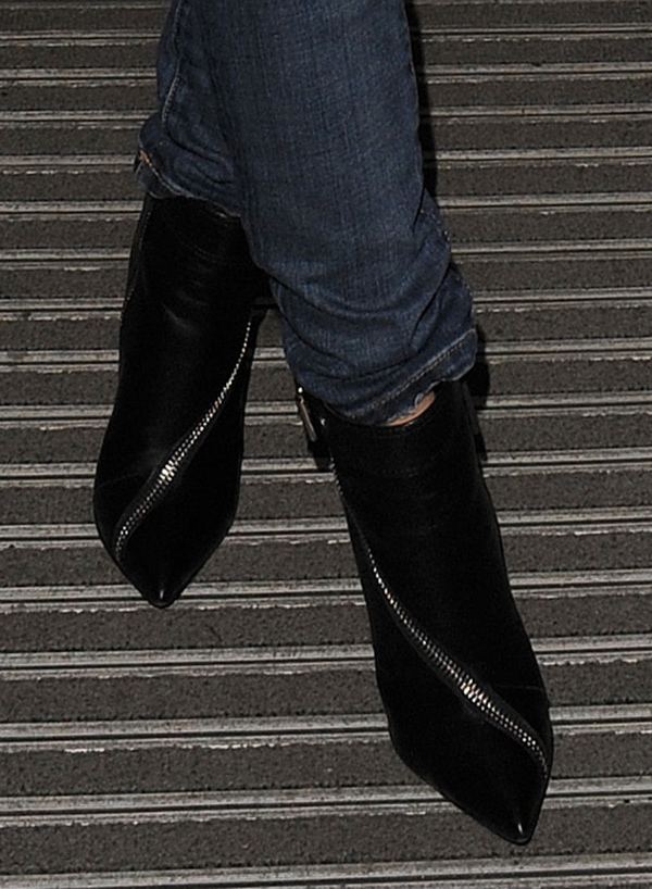 Kylie Minogue styled her jeans with Giuseppe Zanotti asymmetrical zip boots