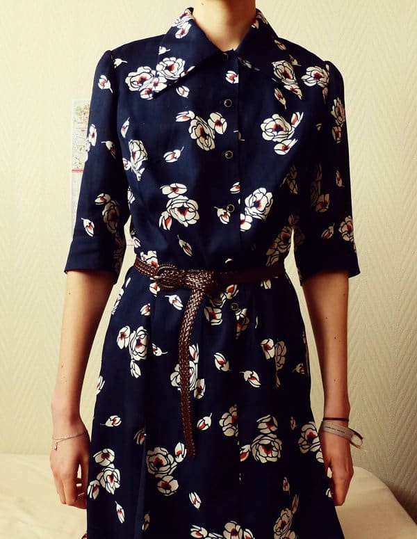 Noe's dark blue shirtdress with floral prints