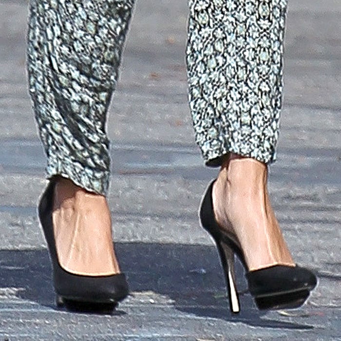 Selena Gomez's feet in black platform Zara heels