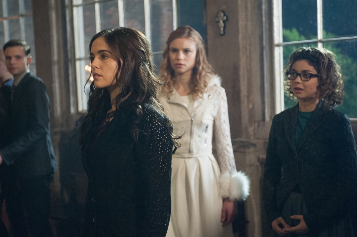 Sarah Hyland, Lucy Fry, and Zoey Deutch star in the 2014 movie adaptation of the book series Vampire Academy
