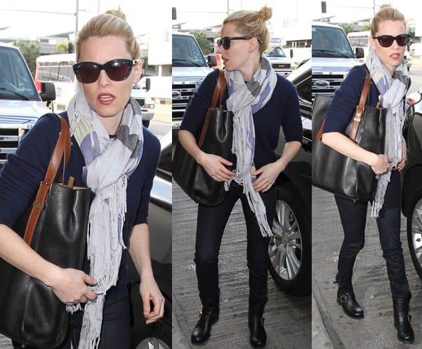 Elizabeth Banks rocks a casual chic look with black skinnies, a navy sweater, and a color-blocked scarf at LAX