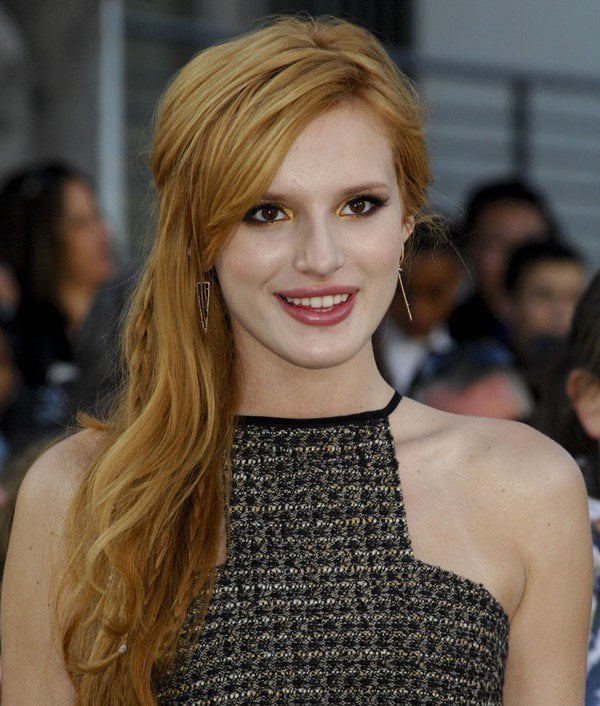 Bella Thorne wears her hair to one side at the "Divergent" premiere