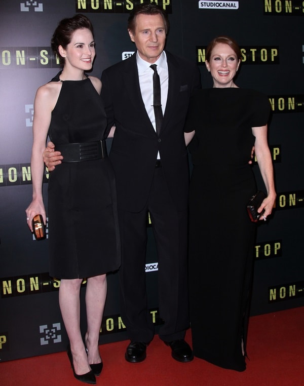 Michelle Dockery, Liam Neeson and Julianne Moore pose on the red carpet of the "Non-Stop" premiere