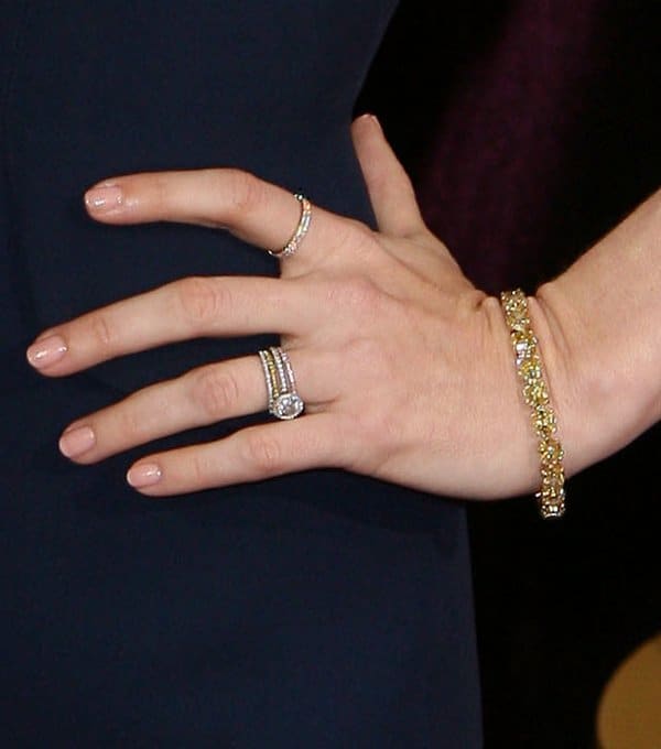 Amy Adams shows off her canary yellow diamond bracelet