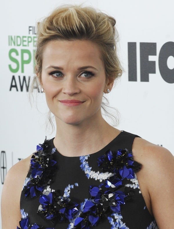 Reese Witherspoon sweeps her blonde hair up at the 2014 Film Independent Spirit Awards