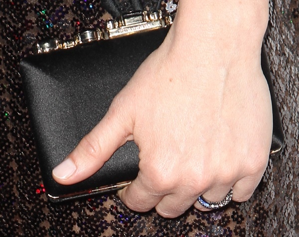 Sarah Paulson holds a black satin clutch at the 2014 Producers Guild of America awards