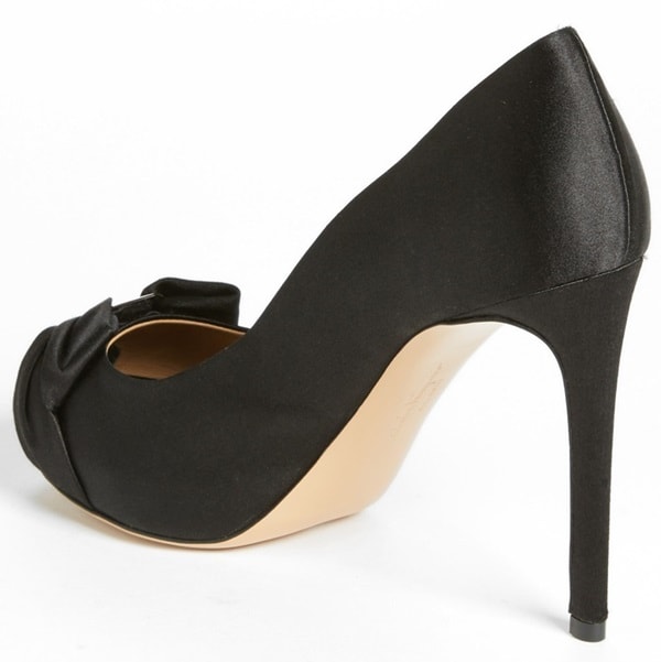 Salvatore Ferragamo "Pianka" Pumps in Black