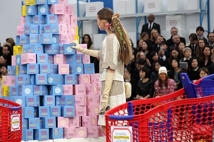 model soap display Chanel fall 2014