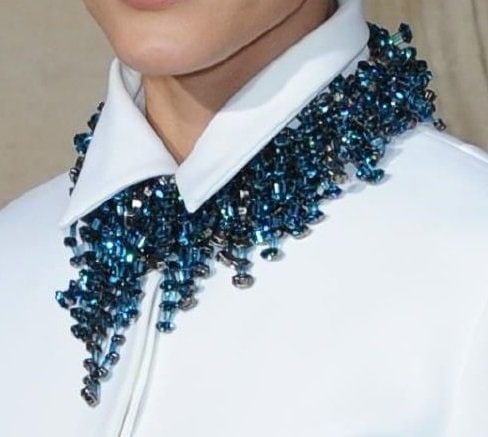 Olivia accessorized her simple white shirt dress with the "Diorganic" necklace