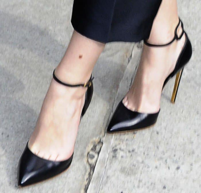 Brooklyn Decker's feet in pointy toe Rupert Sanderson pumps