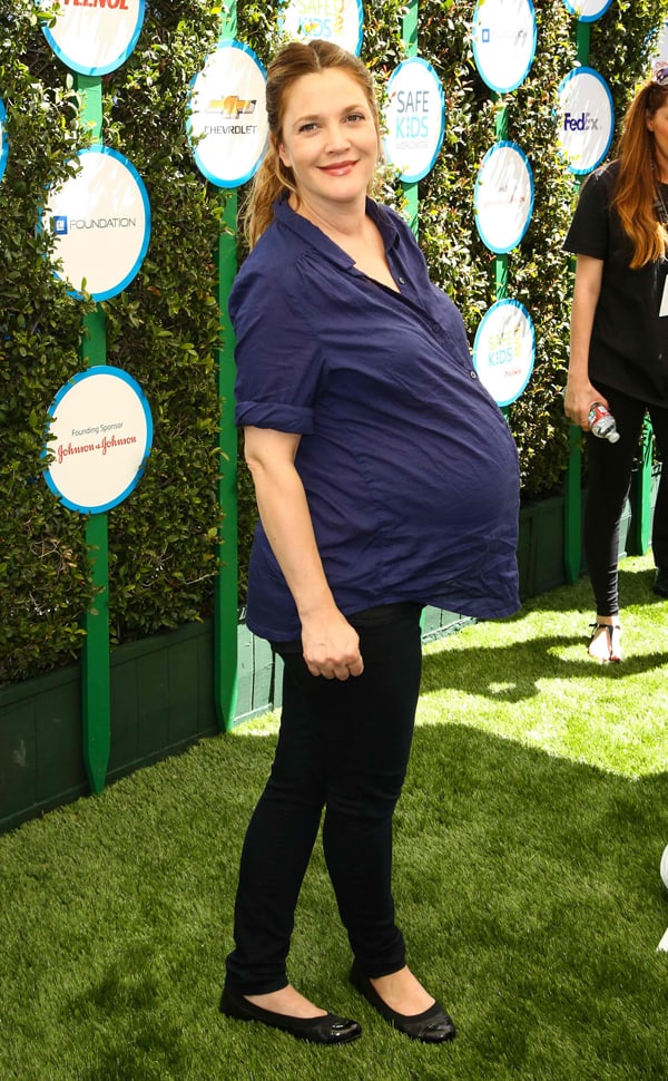 Drew Barrymore showing how to wear maternity jeans when pregnant
