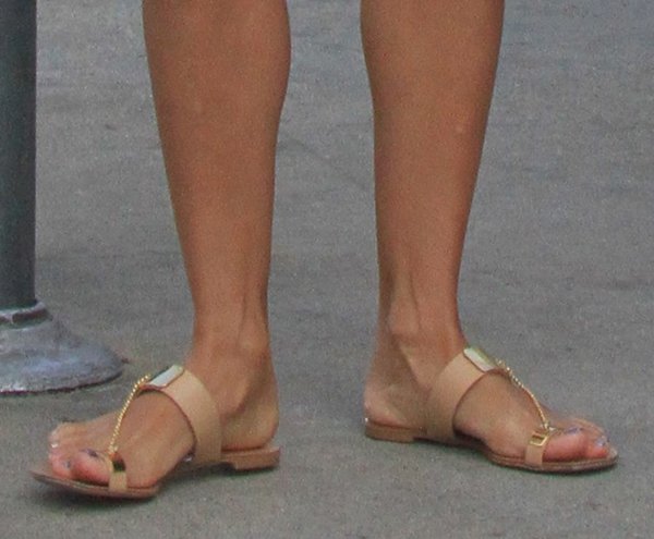 Eva Longoria's summer-perfect sandals with chain straps