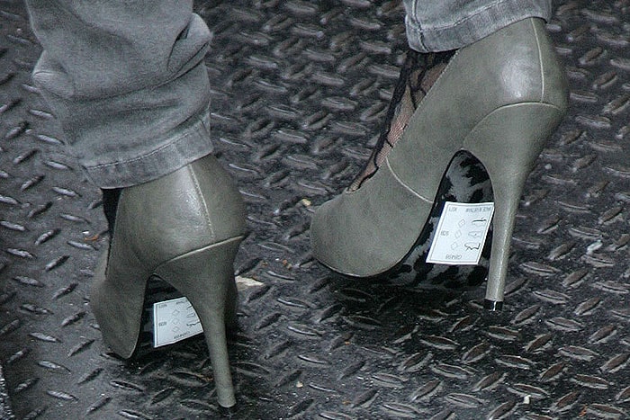 Fearne Cotton with price tags on her heels