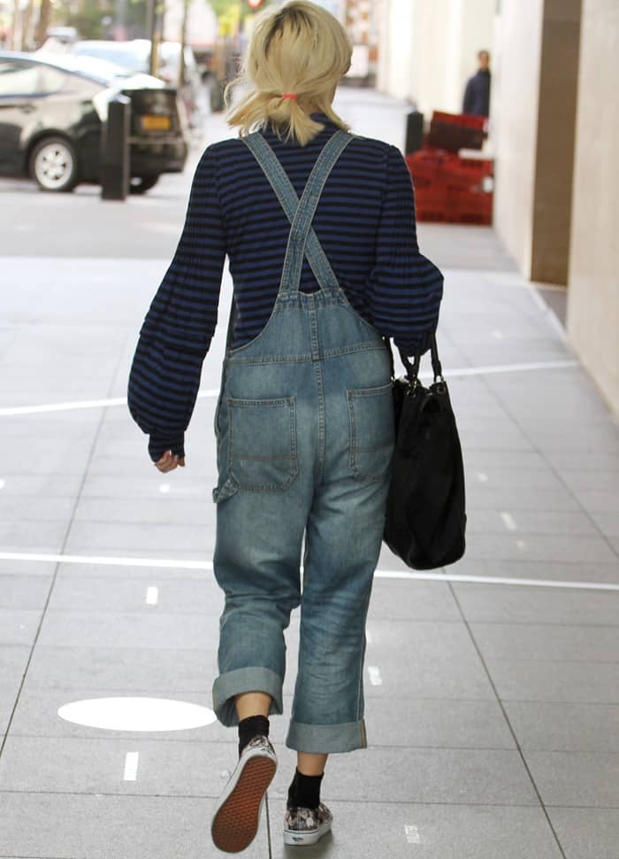Fearne Cotton cuffs her denim overalls as she heads to her London office