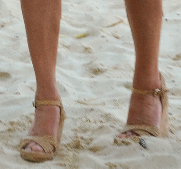 Kate Middleton's sexy feet in Stuart Weitzman Minx sandals