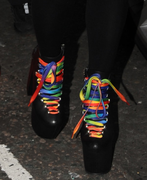 Lily Allen rocks platform shoes by UNIF