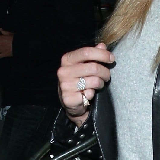 Rosie Huntington-Whiteley shows off her Anita Ko diamonds encrusted panther ring