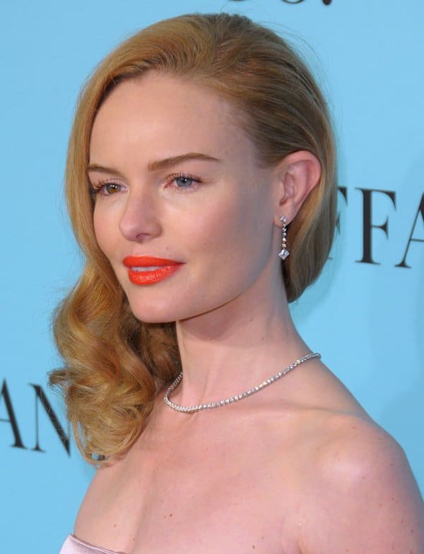 Kate Bosworth shows off her jewelry at the 2014 Tiffany's Blue Book Gala