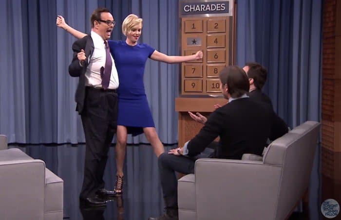 On Tuesday's episode of The Tonight Show, Charlize Theron and Josh Hartnett joined Jimmy Fallon and announcer Steve Higgins for an entertaining game of charades