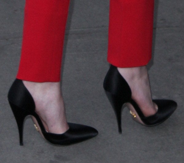 Dakota Fanning shows off her feet in black pumps by Prada