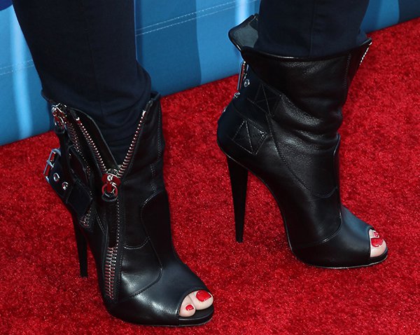 American Idol Finale: Demi Lovato Rocks Giuseppe Zanotti Biker Boots