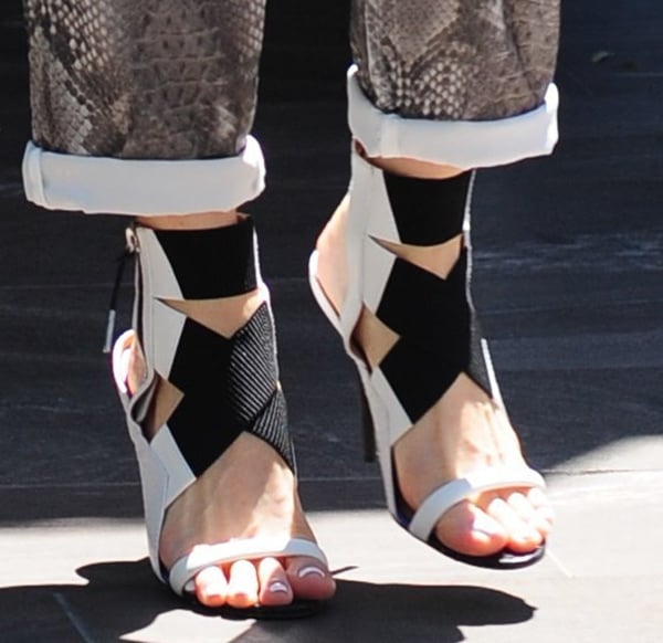 Gwen Stefani wearing L.A.M.B. "Reina" sandals