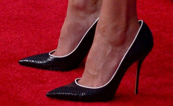 Julia Roberts shows off her feet in black embossed leather snakeskin-effect Blade pumps by Casadei