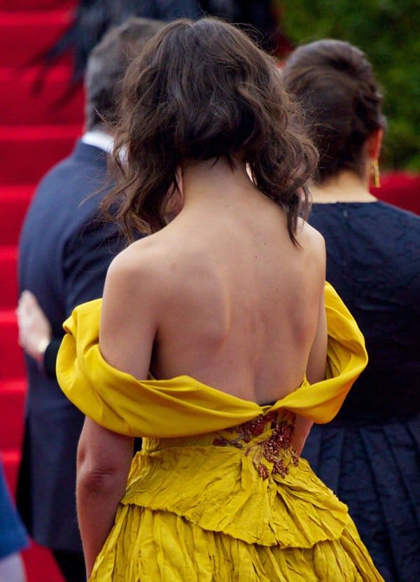 Despite the edgy trend of her hair, Katie Holmes' overall look was considered one of the worst dressed of the night