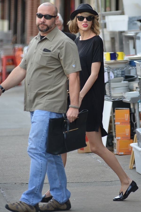 Taylor Swift wore an effortlessly stylish jersey T-shirt dress by Alexander Wang with luxe leather loafers by Minna Parikka