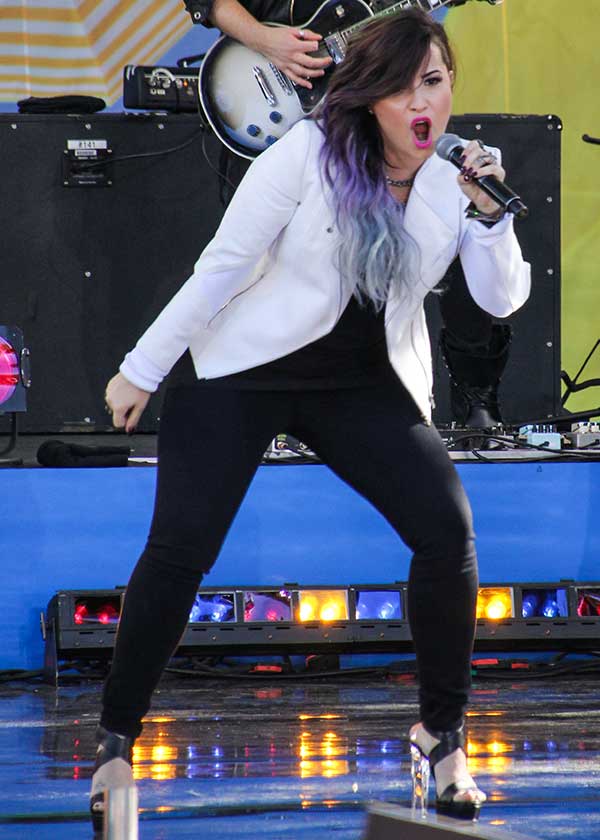 Demi-Lovato-performs-on-ABC-Good-Morning-America