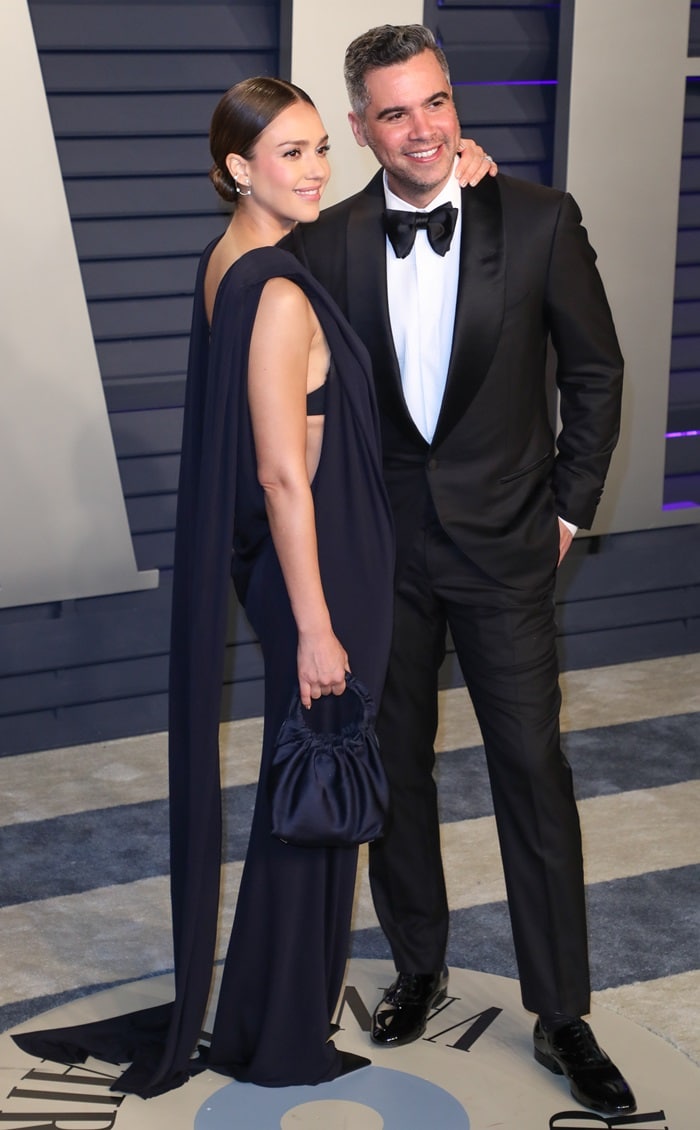 Jessica Alba and Cash Warren on the red carpet at the 2019 Vanity Fair Oscar Party