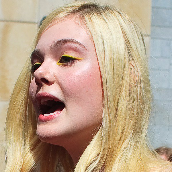 Elle Fanning's awful eye makeup didn't impress anyone