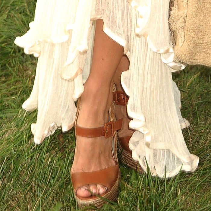 Rachel Zoe shows off her feet in Christian Louboutin Praia espadrille wedges